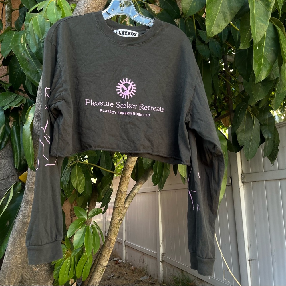 Playboy by Pacsun Pleasure Seeker Retreats Cropped T-Shirt